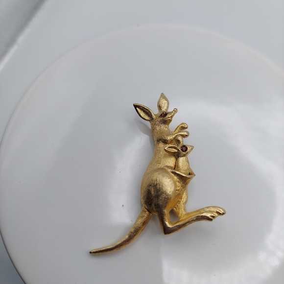 Avon Vintage Kangaroo & Joey, tail is movable! - Picture 3 of 8